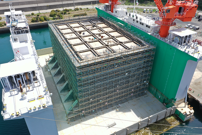 F6港 令和4年度細島港(外港地区)防波堤(南沖)ケーソン製作工事 | りんかい